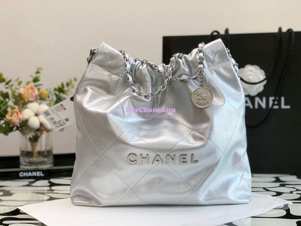 Replica Chanel 22 Handbag Shiny Metallic Calfskin & Silver Metal AS326