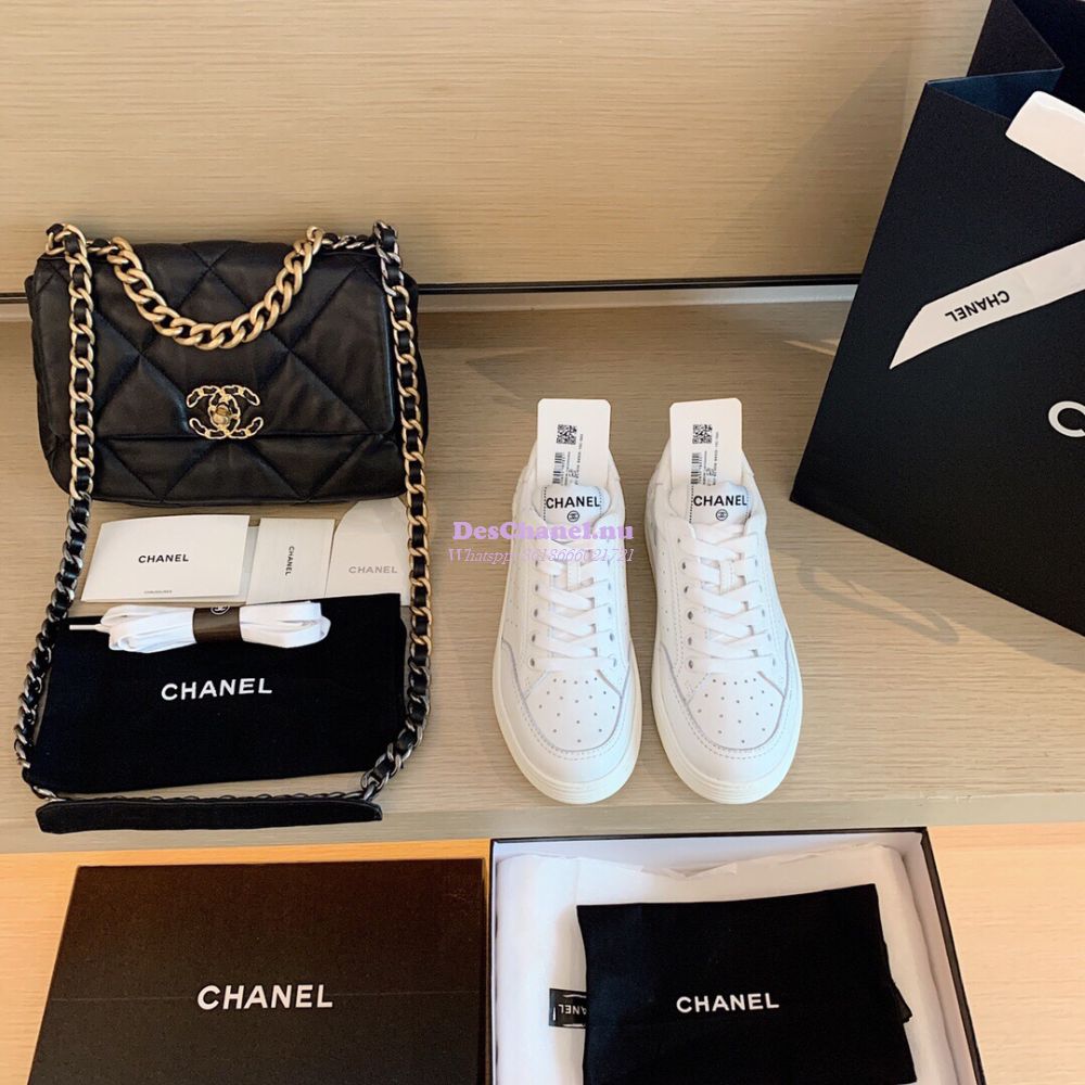Replica Chanel 22 Large Handbag Shiny Calfskin & Silver Metal